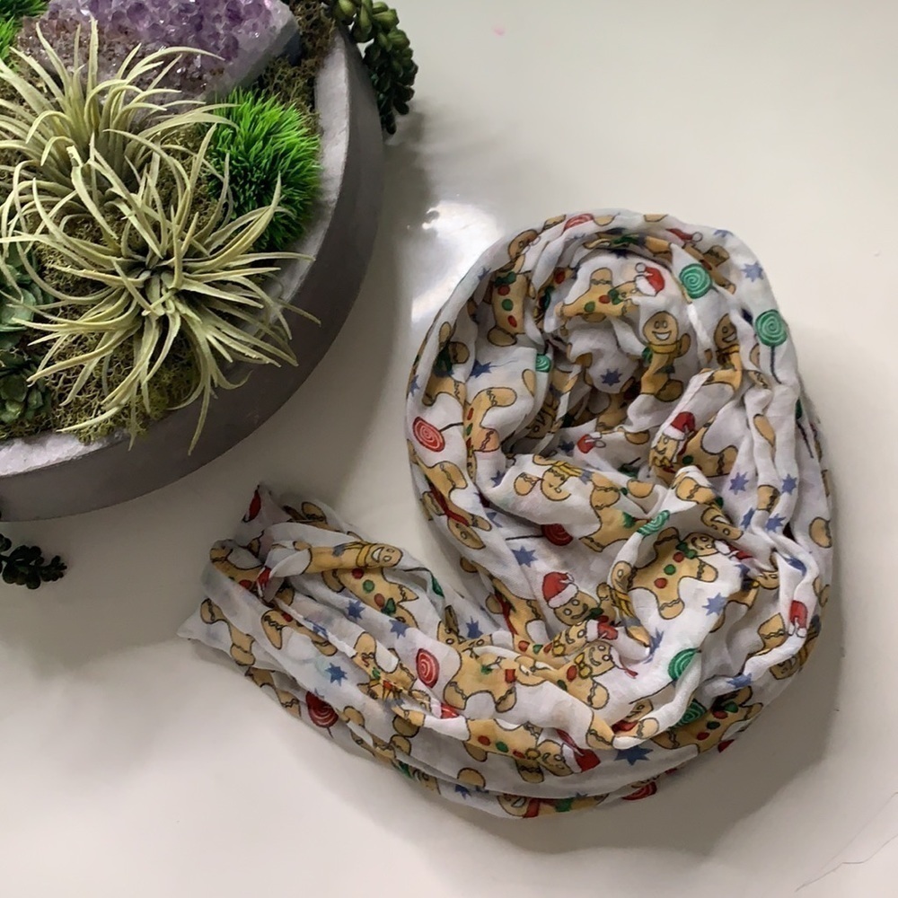 Holiday cheer gingerbread man star print infinity scarf accessory - Picture 6 of 6
